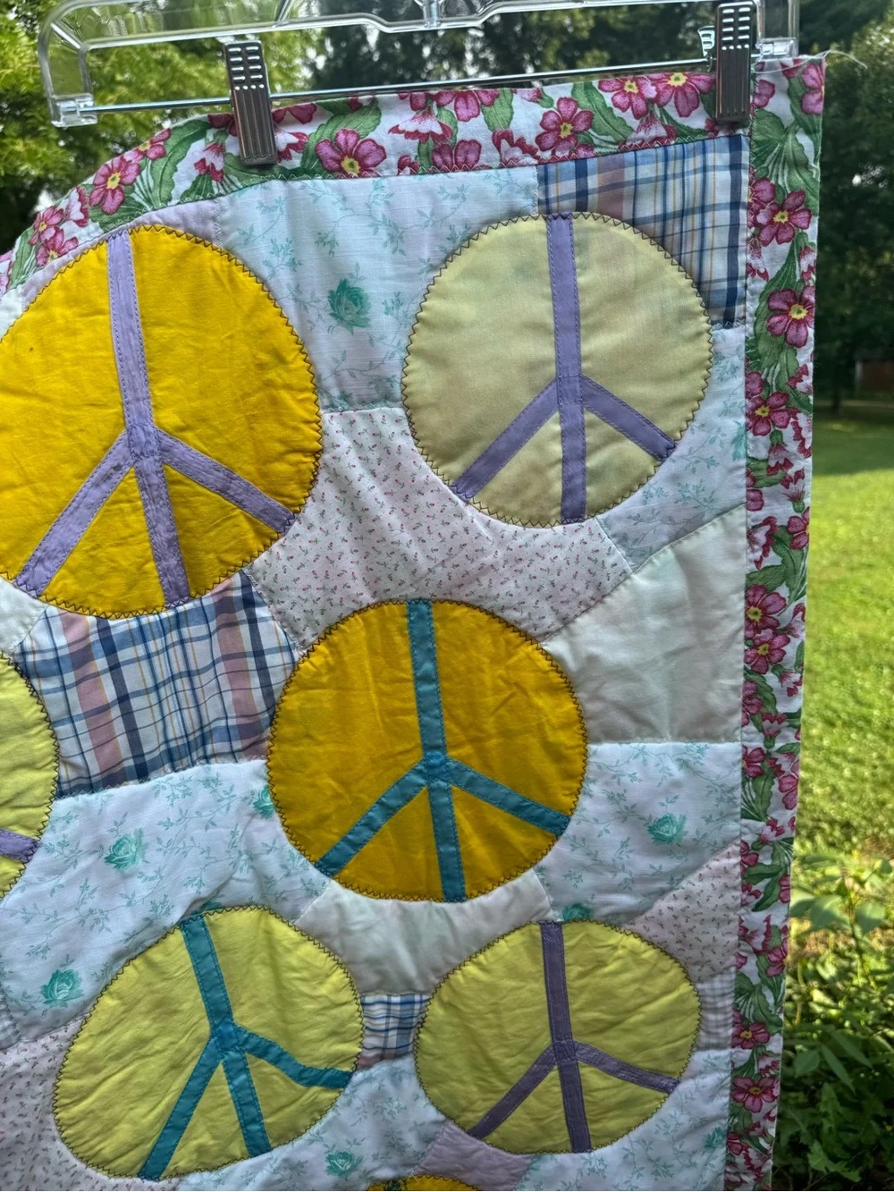 Handmade Peace Sign Patchwork Quilt 44x54, Retro 70s Grandmacore - Picture 2 of 10